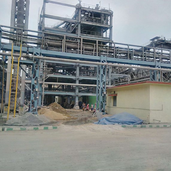 Figure 1 Evaporation system of phosphoric acid plant at the IFFCO—Paradeep Unit. Enormous care should be taken for surface preparation in such a high humidity area.