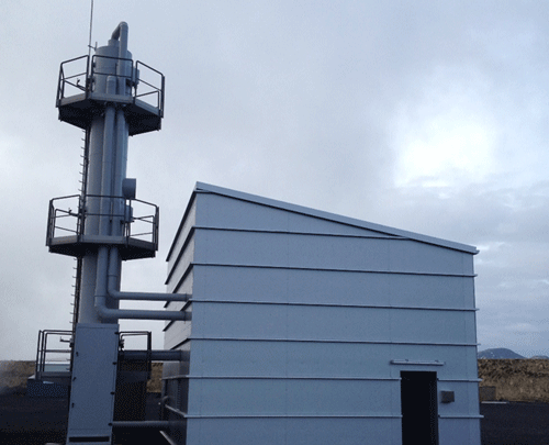 The gas separation system with the absorption tower. Photo courtesy of Sigrún Nanna Karlsdóttir.