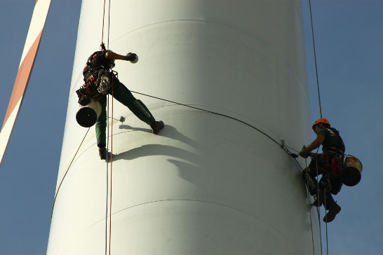 Traditional wind turbine rotor blade inspections involve the use of professional climbers. Photo courtesy of Seilpartner GmbH.